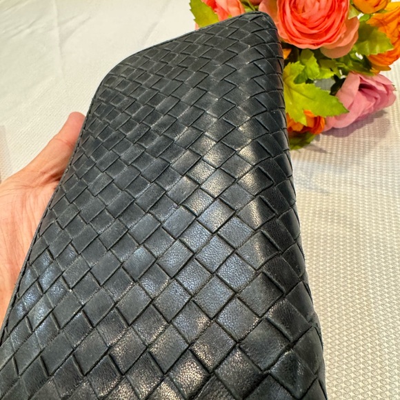 Authentic Bottega Veneta zippy wallet - Picture 7 of 14
